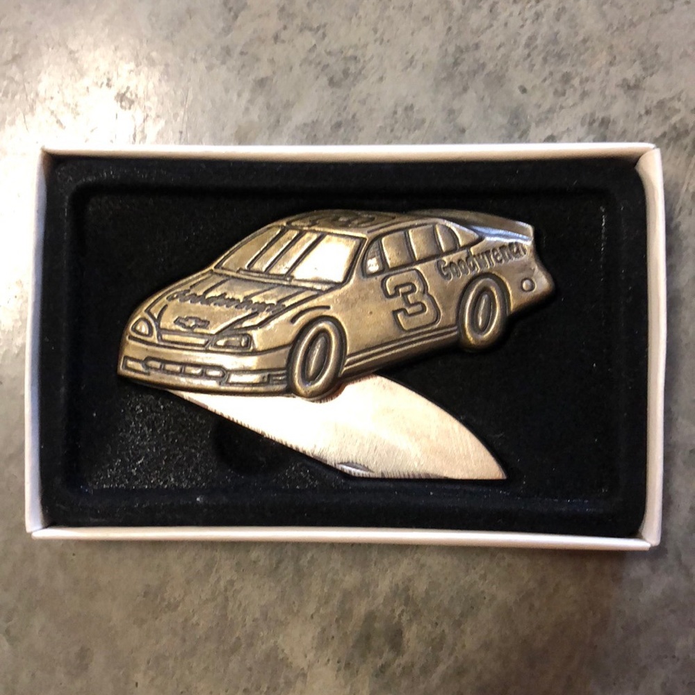 Race car pocket tool